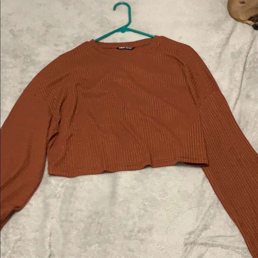 Long sleeve, crop top